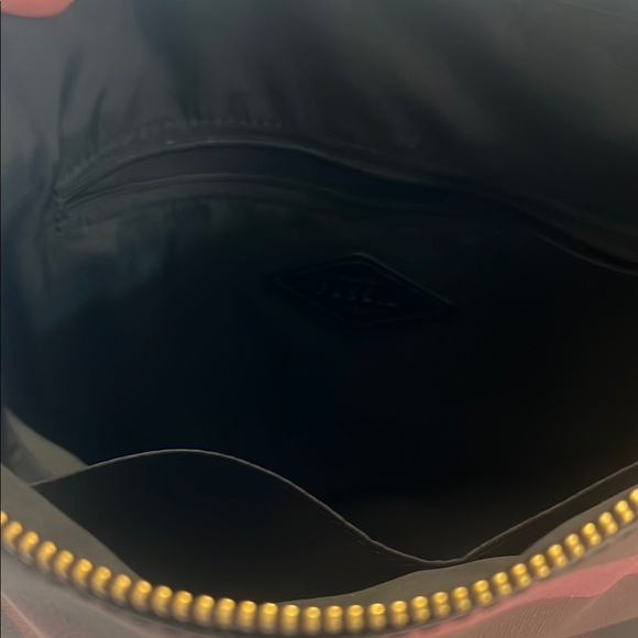 Fossil Black and Pink Crossbody Bag with Modern Design - Picture 3 of 8